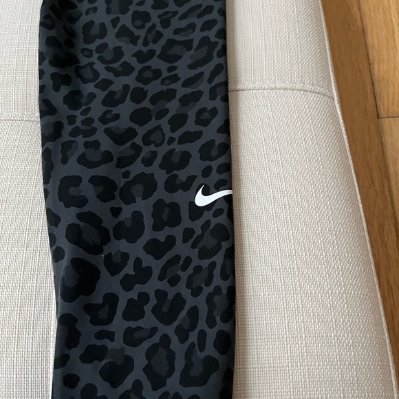 Black and gray leopard print Nike workout pants - Picture 2 of 3